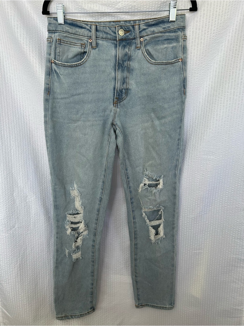 No Boundaries Light Wash Distressed High Rise Mom Jeans Size 7